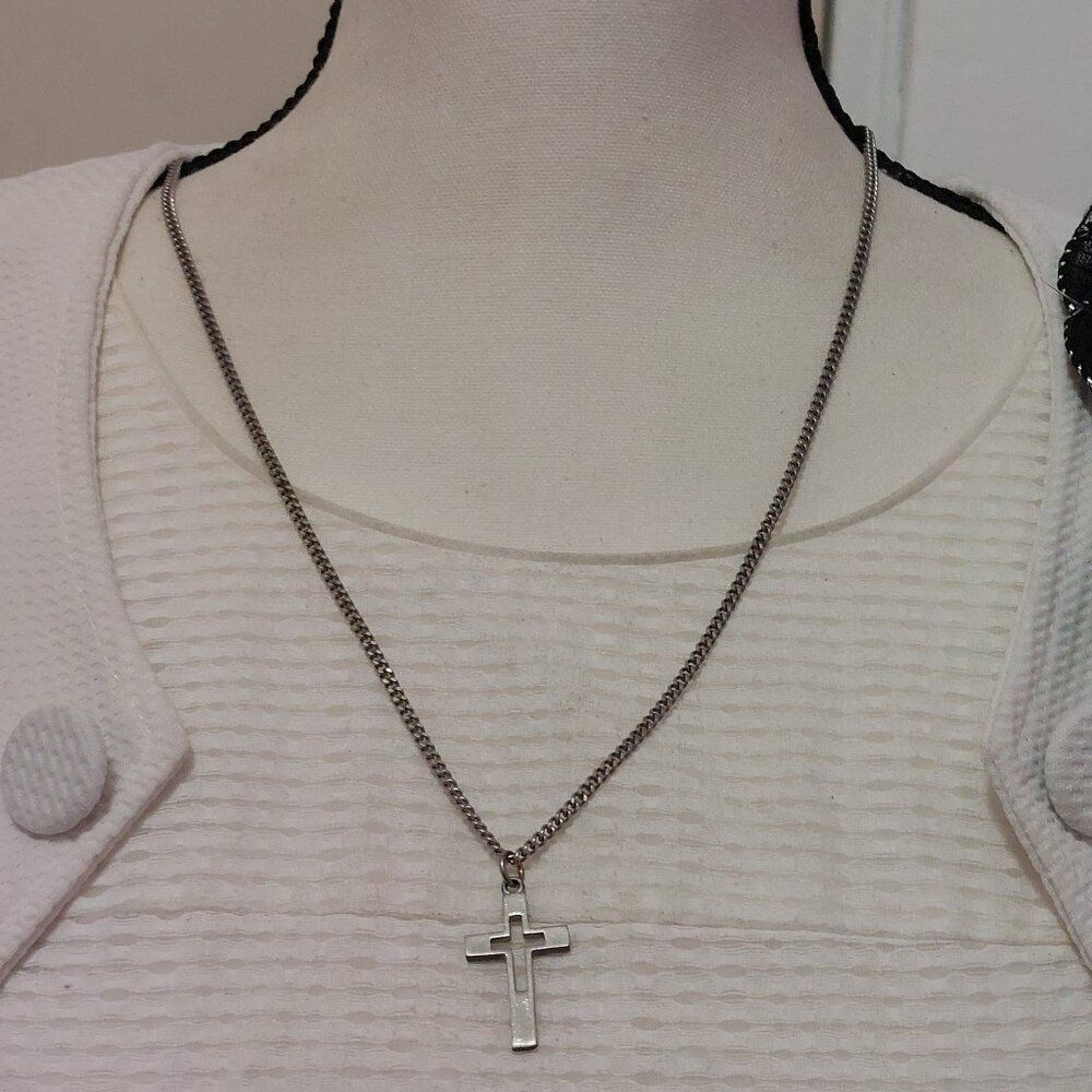 Cutout Detail Pewter Cross Pendant Silver Tone Necklace